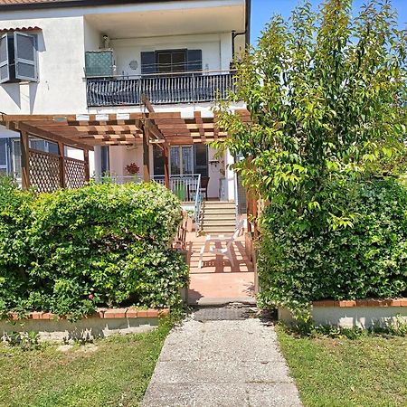 Il Giardino Degli Ulivi Apartment Giugliano In Campania Exterior photo